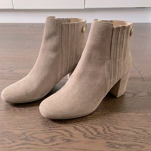 Suede Zara booties. Taupe. Size 37